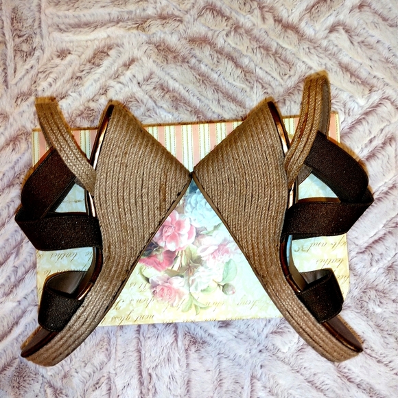 Yellowbox Platform Wedge Sandals - Picture 5 of 6